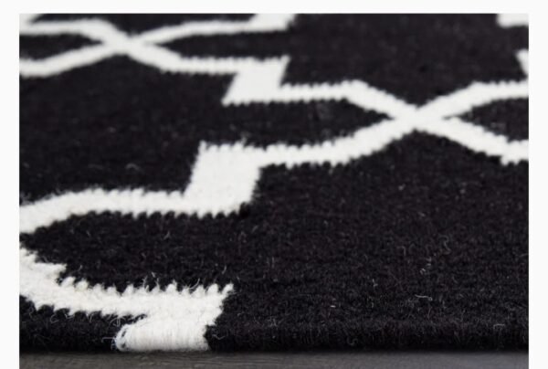 Black & White Moroccan Trellis Kilim Rug – Handwoven Elegance - Image 4